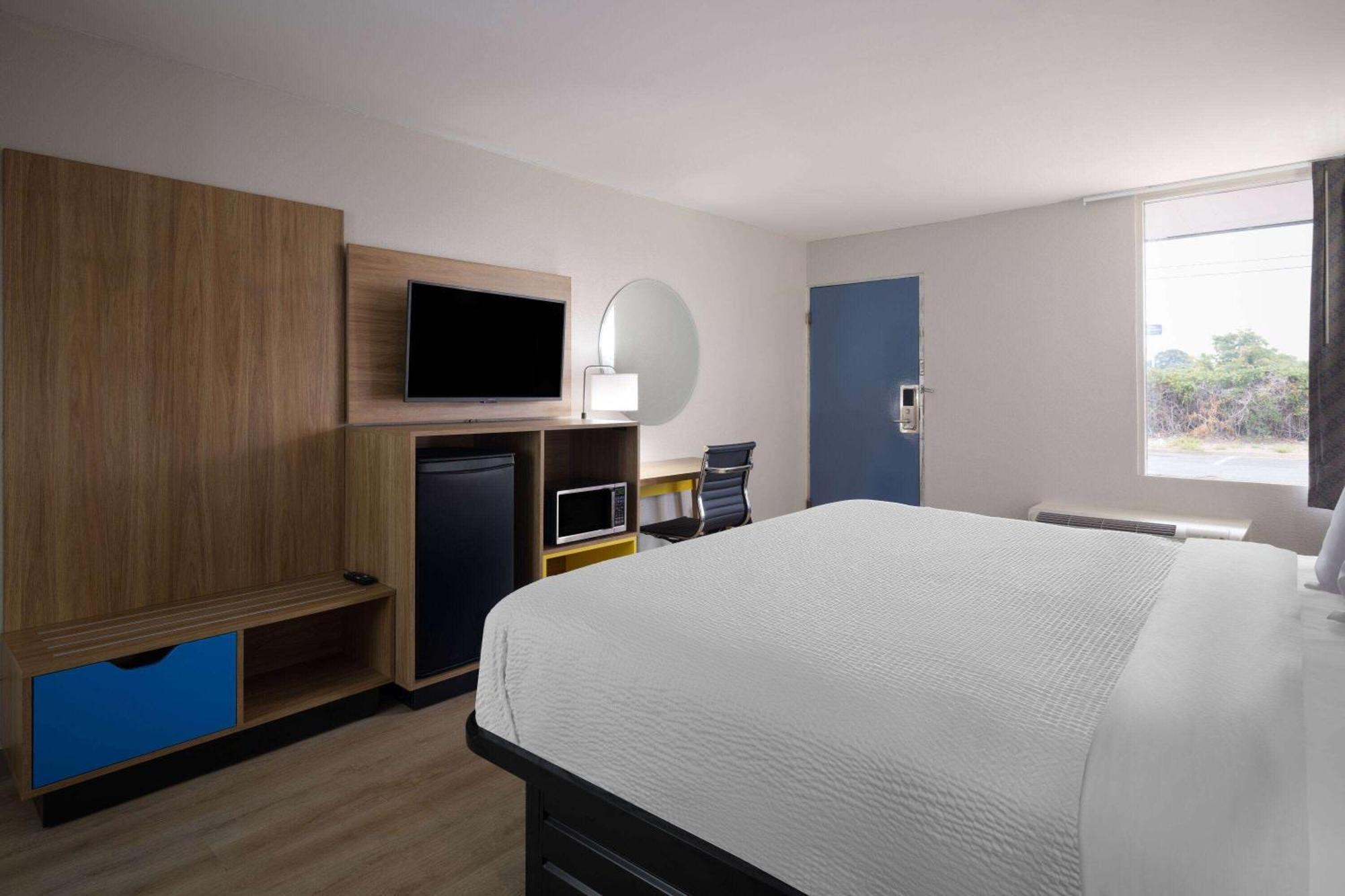 Days-Inn By Wyndham Montgomery I-85 Exterior foto